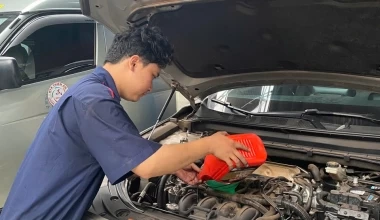 Thay nhớt ô tô có cần thay lọc nhớt không?