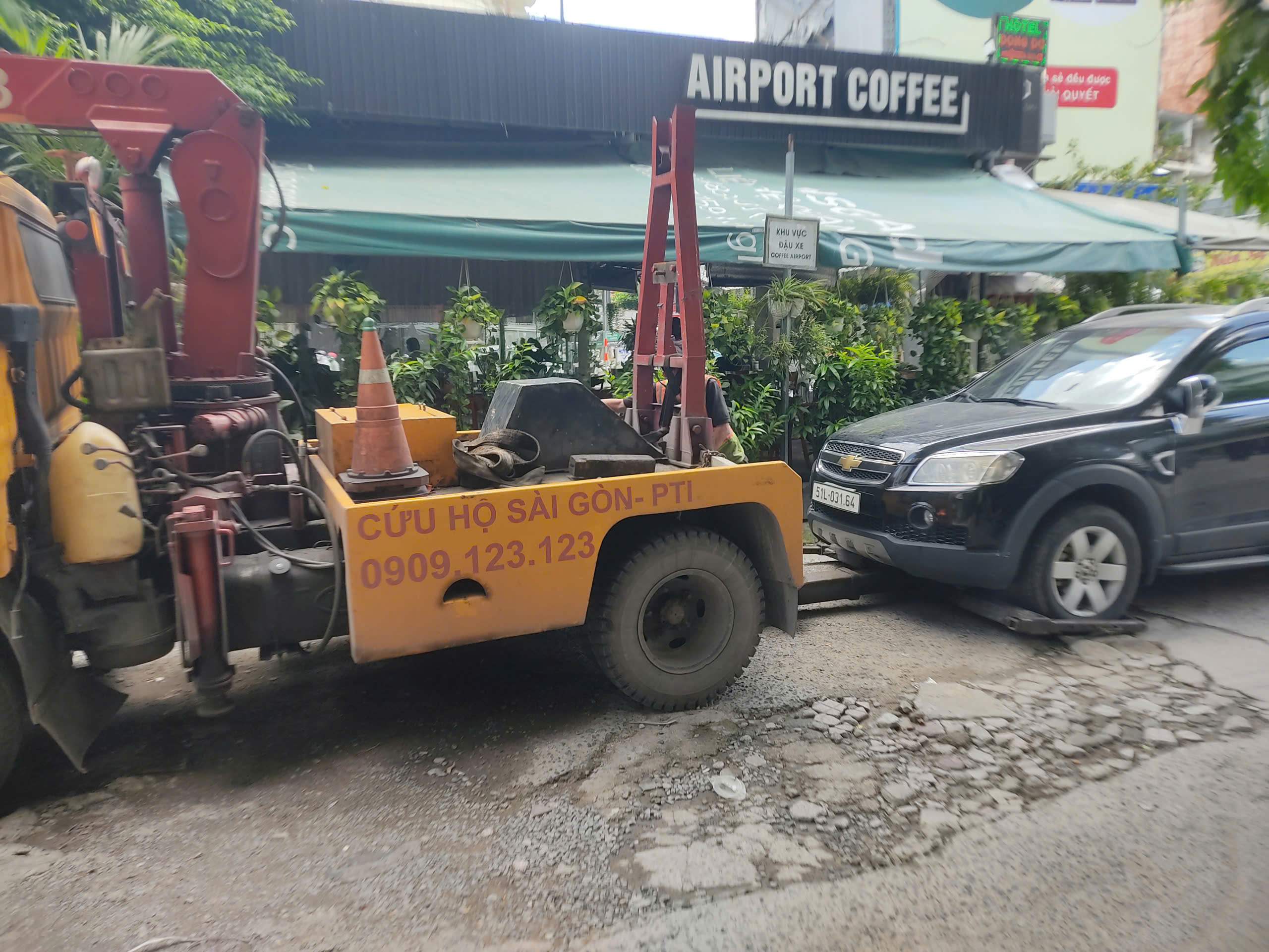 CỨU HỘ Ô TÔ TẠI KHU VỰC HÓC MÔN