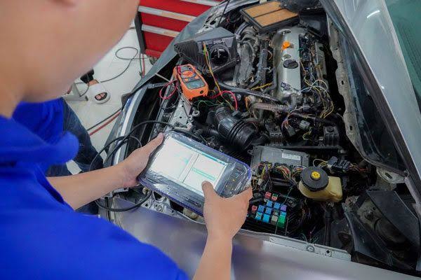 Quy trình chẩn đoán lỗi xe hơi tiêu chuẩn tại garage chuyên nghiệp