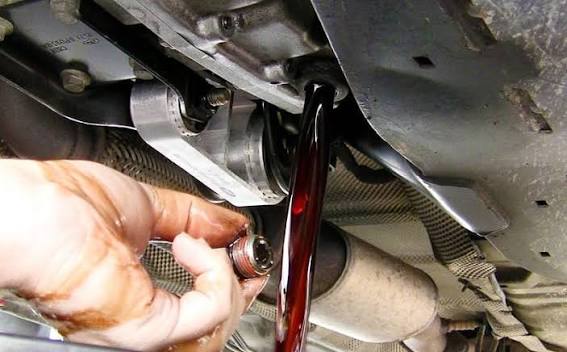 Thay nhớt hộp số của ô tô tại gara ô tô 247