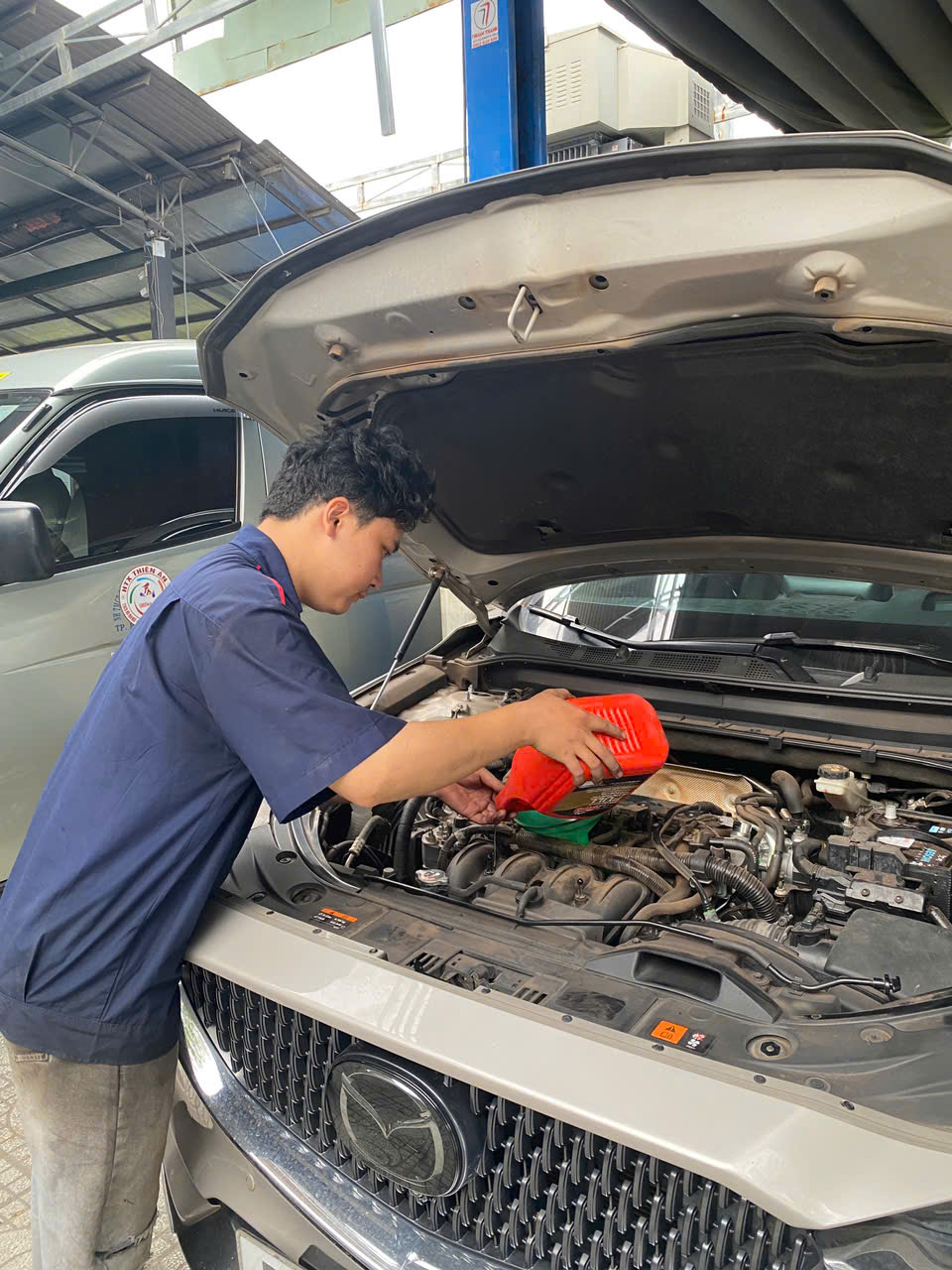 Thay nhớt ô tô có cần thay lọc nhớt không?