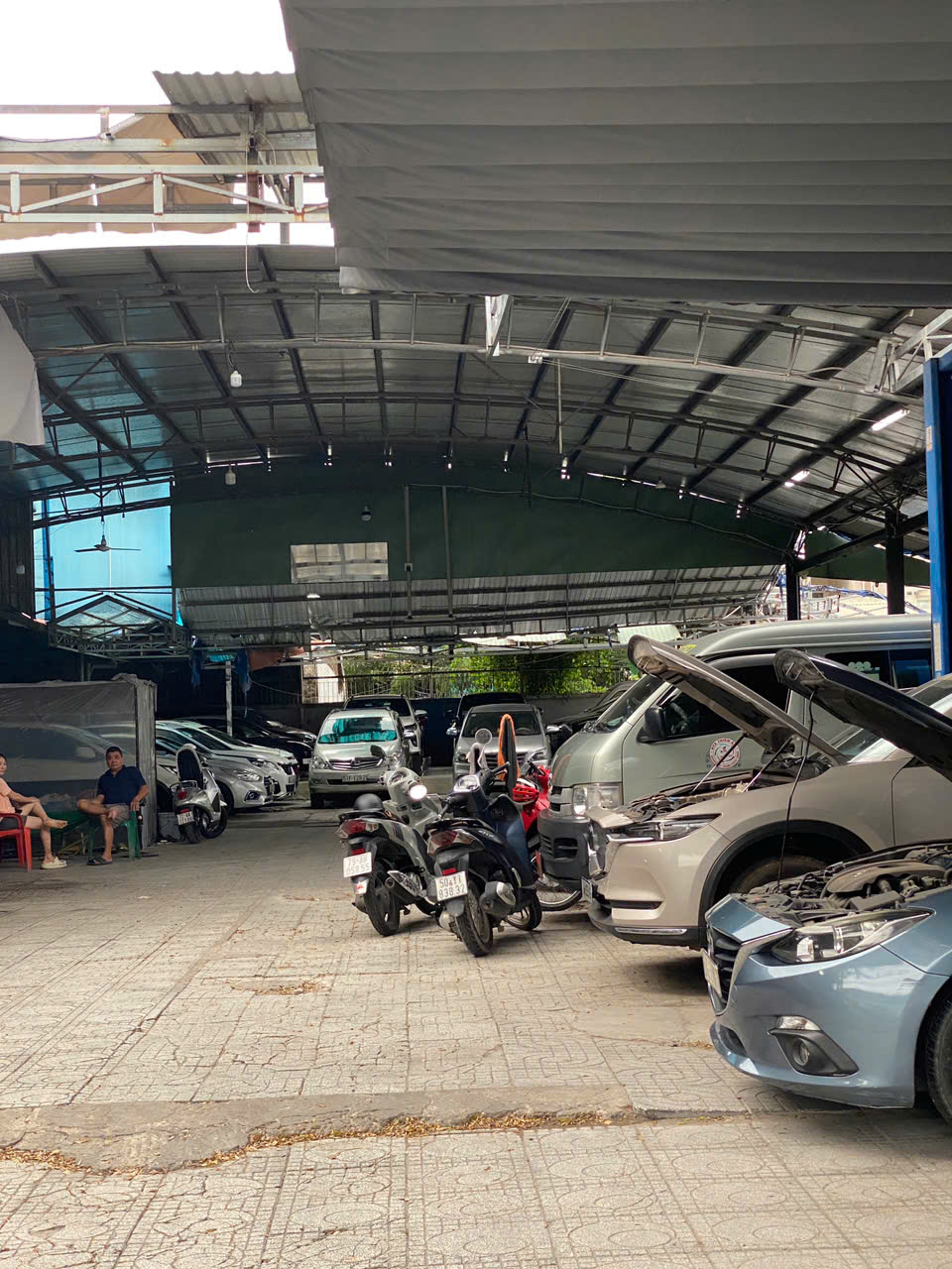 Chăm sóc xe toàn diện tại Garage Ô tô 247 Hóc Môn