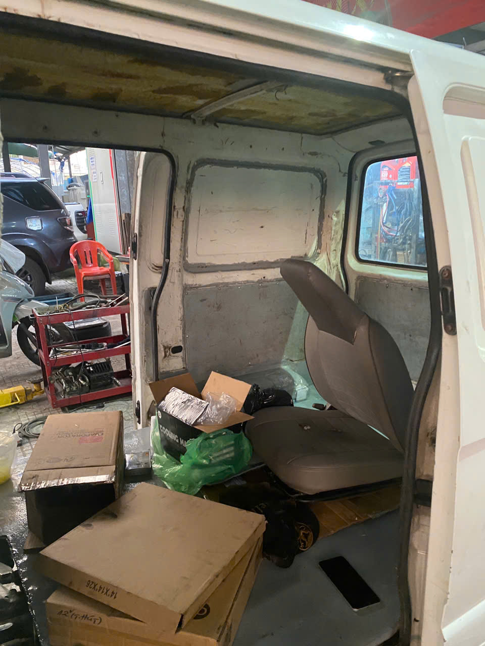 So sánh vệ sinh máy lạnh nội soi và phương pháp tháo tablo truyền thống,Vệ sinh dàn máy lạnh cho dòng xe Suzuki như thế nào?